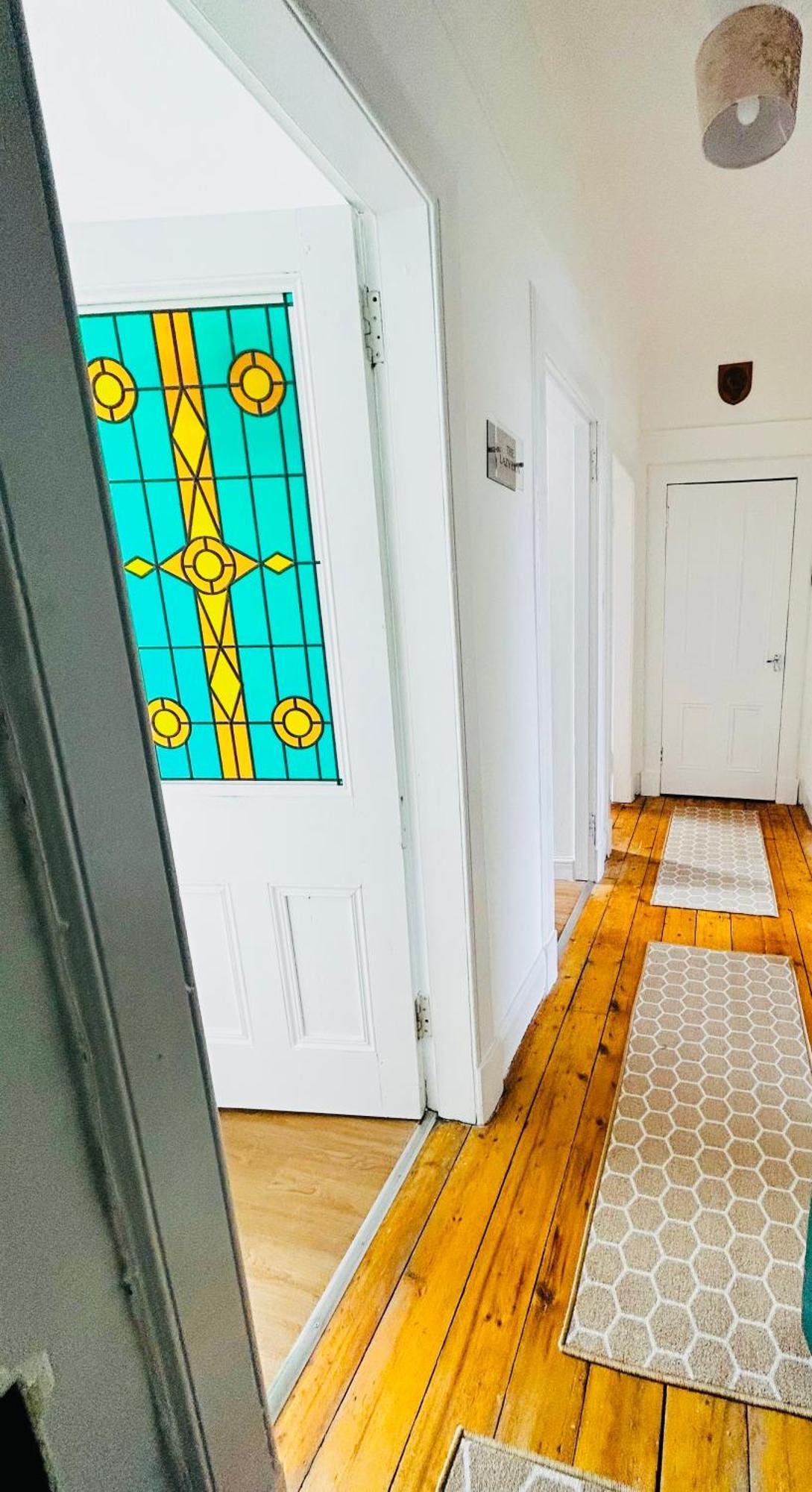 The Lazy Lion - Spacious 2 Bedroom - Town Centre Holiday Home Apartment Порт Глазгоу Екстериор снимка