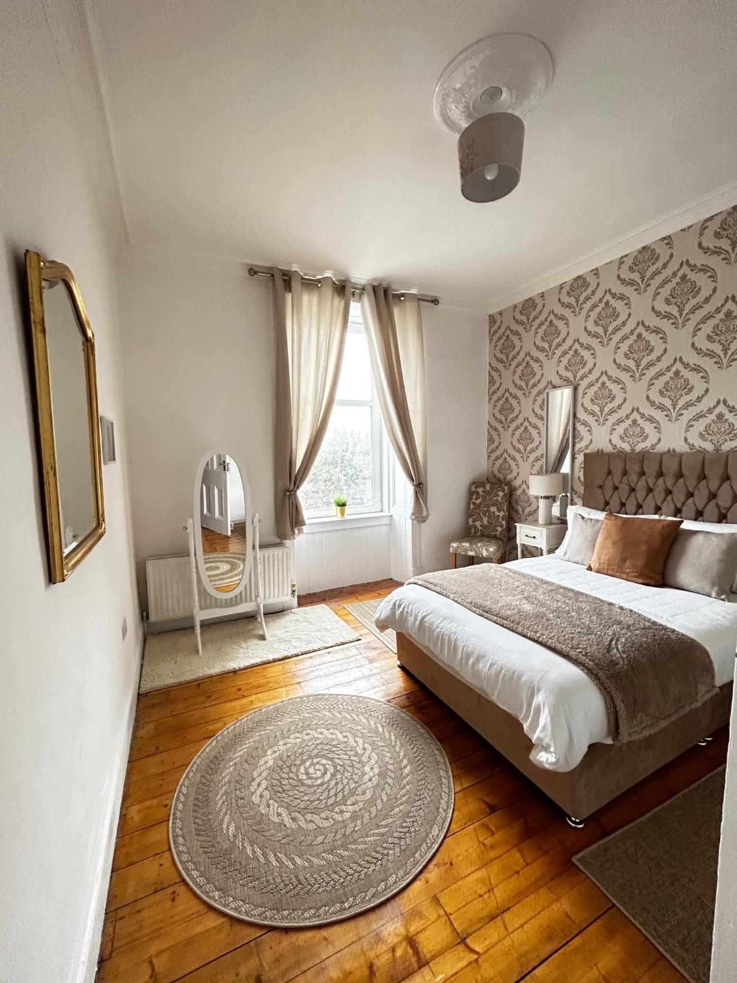 The Lazy Lion - Spacious 2 Bedroom - Town Centre Holiday Home Apartment Порт Глазгоу Екстериор снимка