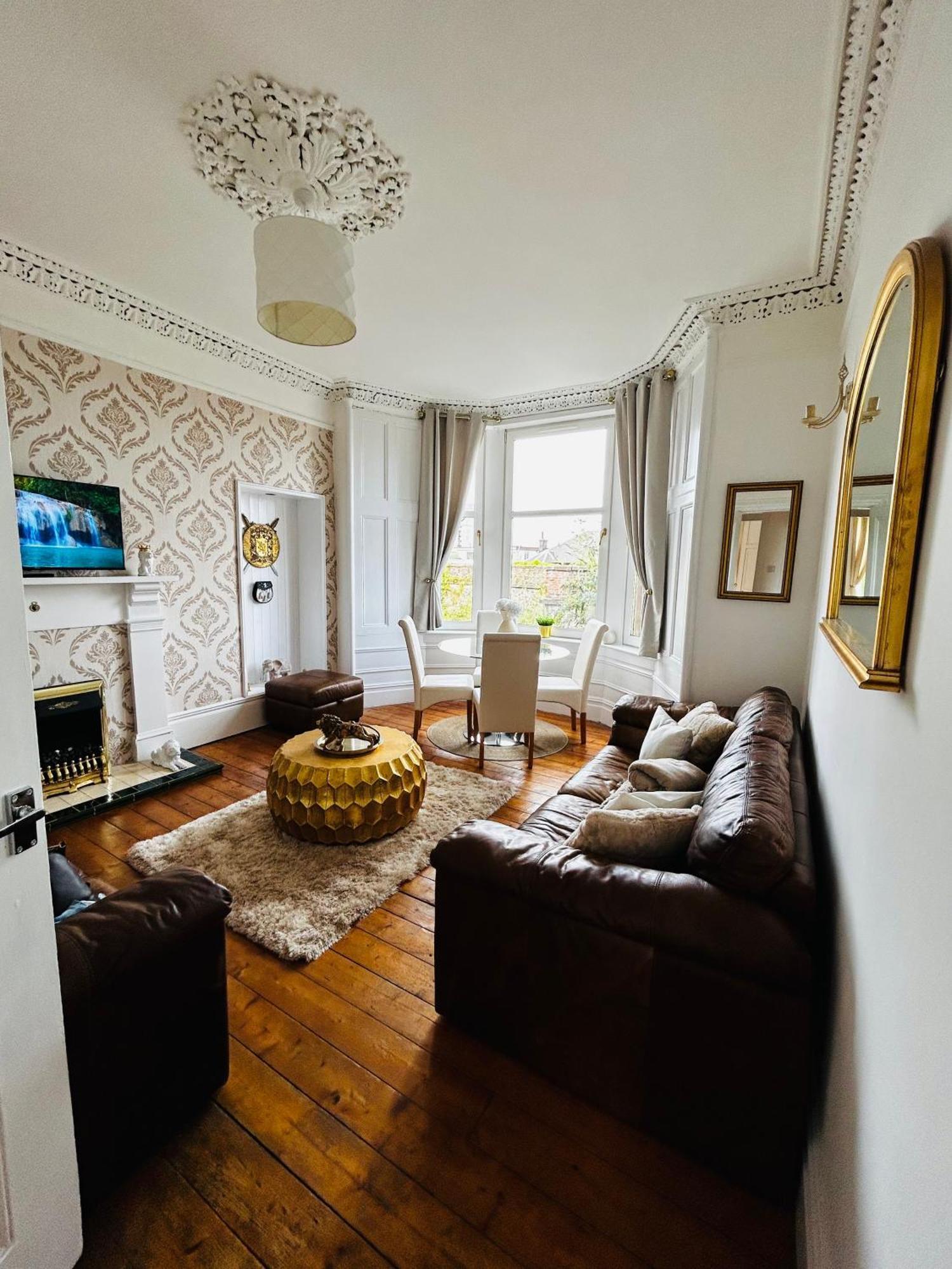 The Lazy Lion - Spacious 2 Bedroom - Town Centre Holiday Home Apartment Порт Глазгоу Екстериор снимка